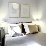 Paris Marais Central Residence